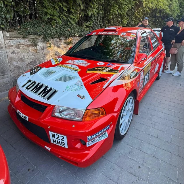 Auténticas joyas sobre ruedas las que podemos disfrutar este fin de semana en el @rallyefestivalhoznayo 😍😍

WRC, Kit Car, Grupo B, Mitsubishi, S2000 y un larguísimo etcétera ❤️

📸 @asturacing