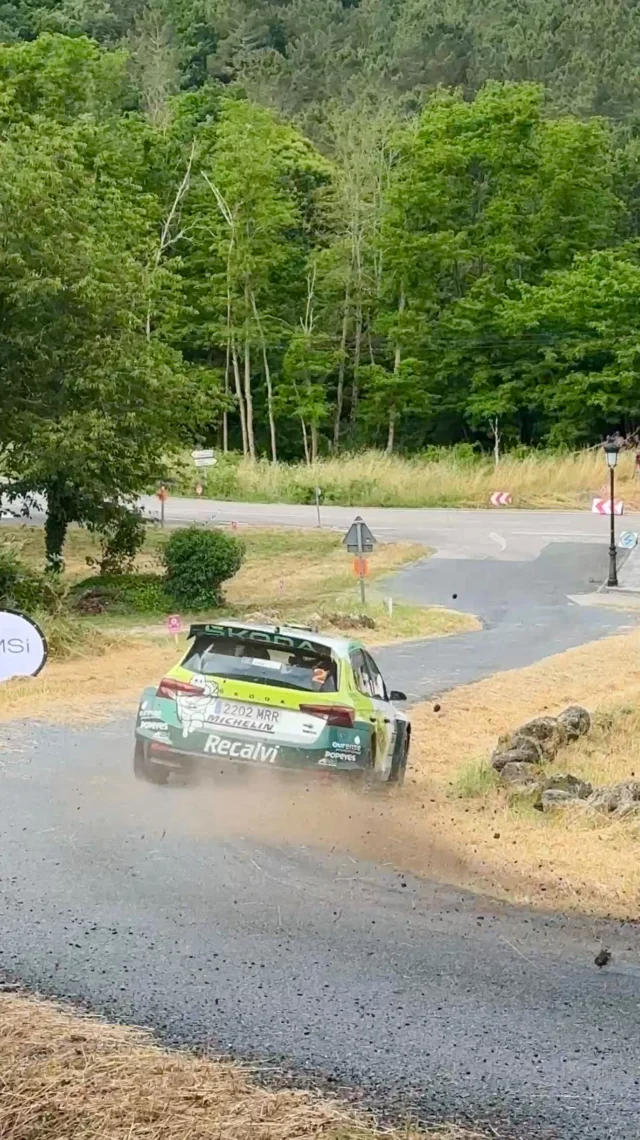 🚙 💨 Javier Pardo - David de la Puente marcaron el mejor tiempo tanto en el tramo de calificación como en el shakedown del Rallye de Ourense.

Los de Skoda rodaron muy fuertes y aventajaron en casi un segundo a sus compañeros de equipo, Cohete - Pin. La tercera plaza fue para Dani Berdomás - Brais Mirón. 

𝐂𝐥𝐚𝐬𝐢𝐟𝐢𝐜𝐚𝐜𝐢𝐨́𝐧 𝐓𝐂𝐂 – 𝐑𝐚𝐥𝐥𝐲𝐞 𝐝𝐞 𝐎𝐮𝐫𝐞𝐧𝐬𝐞 👇

1️⃣ Javier Pardo - David de la Puente 2:38.352 
2️⃣ José Antonio Suárez - Alberto I. Pin +0.978 
3️⃣ Daniel Berdomás - Brais Mirón +3.314 
4️⃣ Álvaro Muñiz - Néstor Casal +3.623 
5️⃣ Pepe López - David Vázquez +5.073 
6️⃣ Joan Vinyes - Jordi Mercader +5.897 
7️⃣ Unai de la Dehesa - Daniel Sosa +7.717 
8️⃣ Jorge Cagiao - Javier Martínez +8.260 
9️⃣ José Álvarez - Diego Sustacha +8.778 
🔟 José Luis Peláez - José Murado +12.874