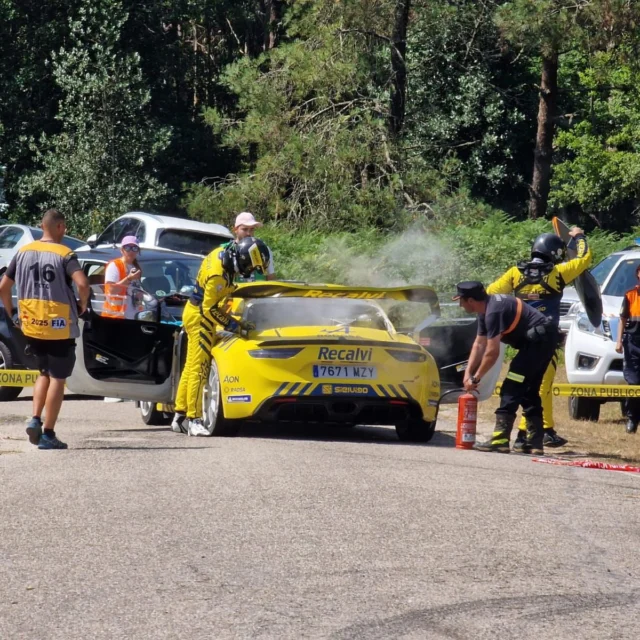 ❌ Abandono de Jorge Cagiao y Javier Martínez en el Rallye Rías Baixas

😞 Muy mala suerte para los del Alpine, que se vieron obligados a abandonar por una avería mecánica en el tramo de Gondomar - Porriño, cuando marchaban en la tercera posición de la general y marcaban tiempos con los mejores.