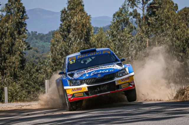 👀 Alberto Meira y Avelino Martínez lideran en su debut en los rallymix.

El vigués finalizó la primera jornada de competición como líder de la prueba, seguido por Sergio Fernández a +3:091 y por Javier Ramilo "Kobas" a apenas 6 segundos del segundo clasificado.

⏰ Mañana a las 9:00 dará comienzo el segundo día de competición con la celebración de la 4ª manga oficial.

📸 @milu_photography